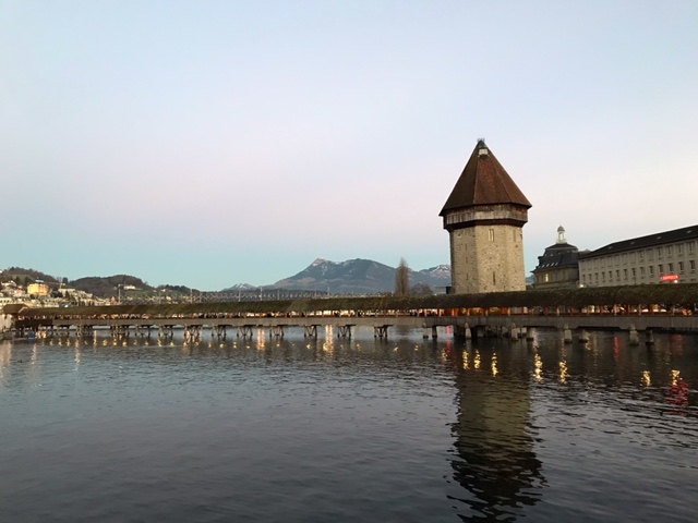 Abendstimmung über der Stadt Luzern - 31.12.2021