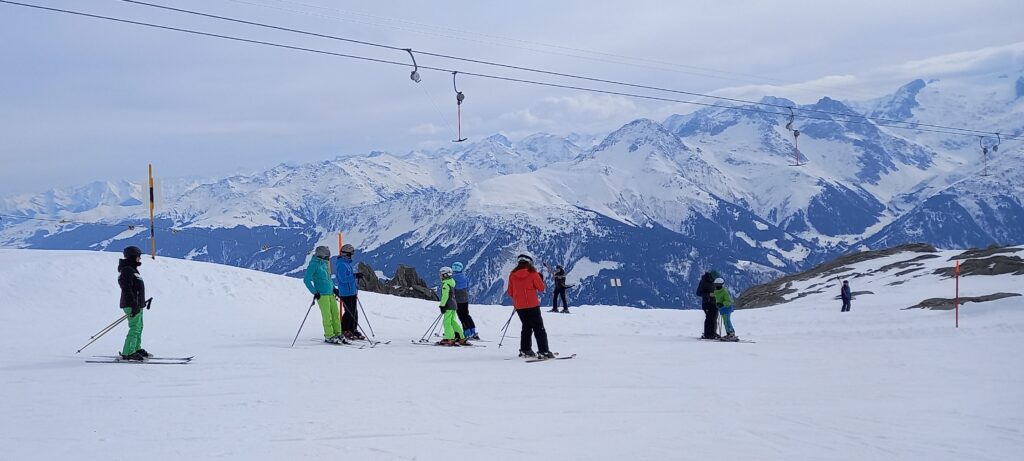 Ende der 7-minütigen Berg- und Talskiliftfahrt - 24.02.2022