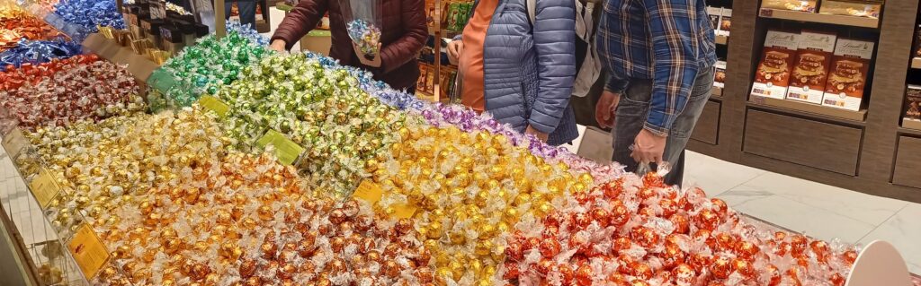 zum Schluss noch aus dem Vollen schöpfen im Schoggi-Shop  - 07.04.2022