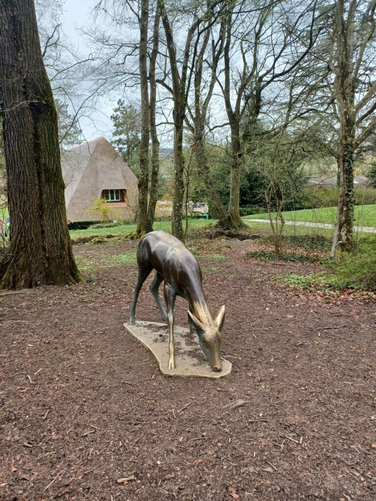 Skulptur beim Strohhaus im Dutti-Park - 07.04.2022