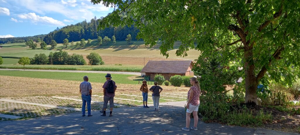 Aufbruch zum Fussmarsch Richtung Bachs, Milchhütte - 01.08.2022 