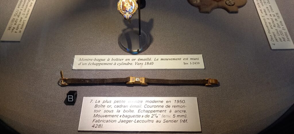 Beispiel einer sehr kleinen Armbanduhr - 07.05.2023