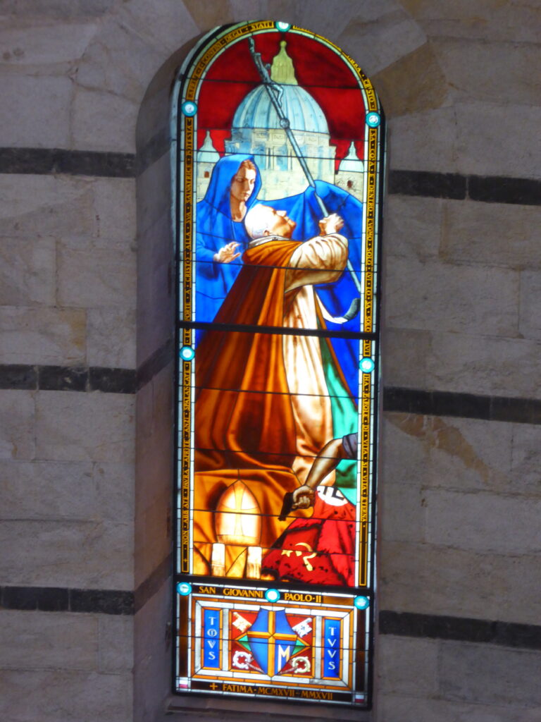 Kirchenfenster im Battistero - 13.06.23