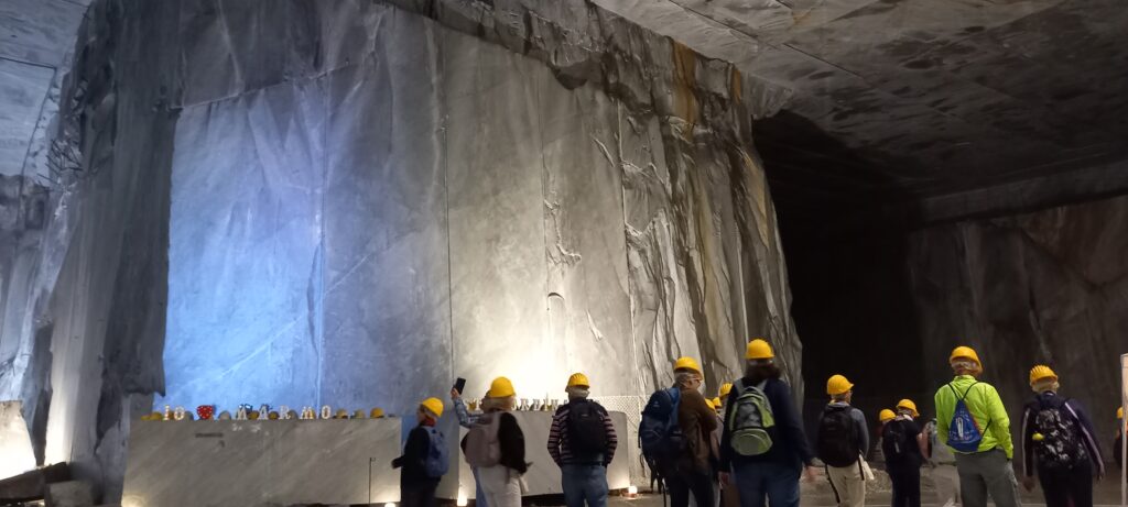 Besuch in einem Marmorwerk oberhalb Carrara - 11.06.23