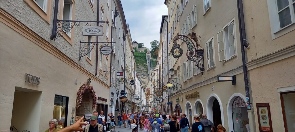 geschäftige Getreidegasse - 13.09.2023