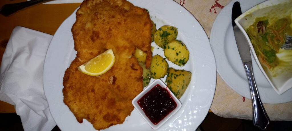 Das Original-Wienerschnitzel passt natürlich wunderbar zu einem Bier - 13.09.2023