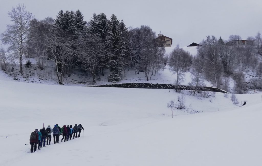 Die tüchtige Wandertruppe ist zielstrebig unterwegs. - 08.03.2024