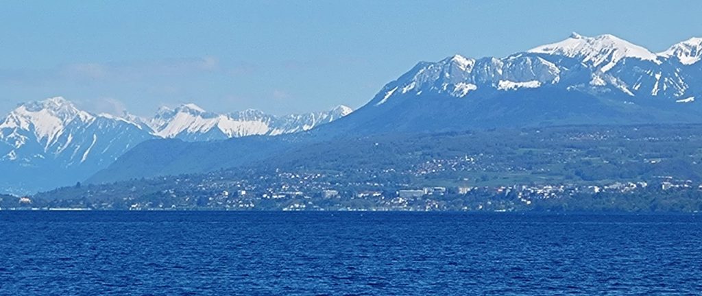 herrliche Bergsicht auf der Schifffahrt Richtung Yvoire - 25.04.2024