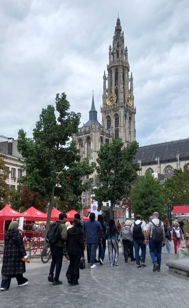Zum Schluss: Die Liebfrauenkathedrale in Antwerpen ist die Domkirche des Bistums Antwerpen. Die Kirche zählt zu den Höhepunkten der Brabanter Gotik. Ihr Turm gehört seit 1999 zum Weltkulturerbe der UNESCO. - 22.09.2024