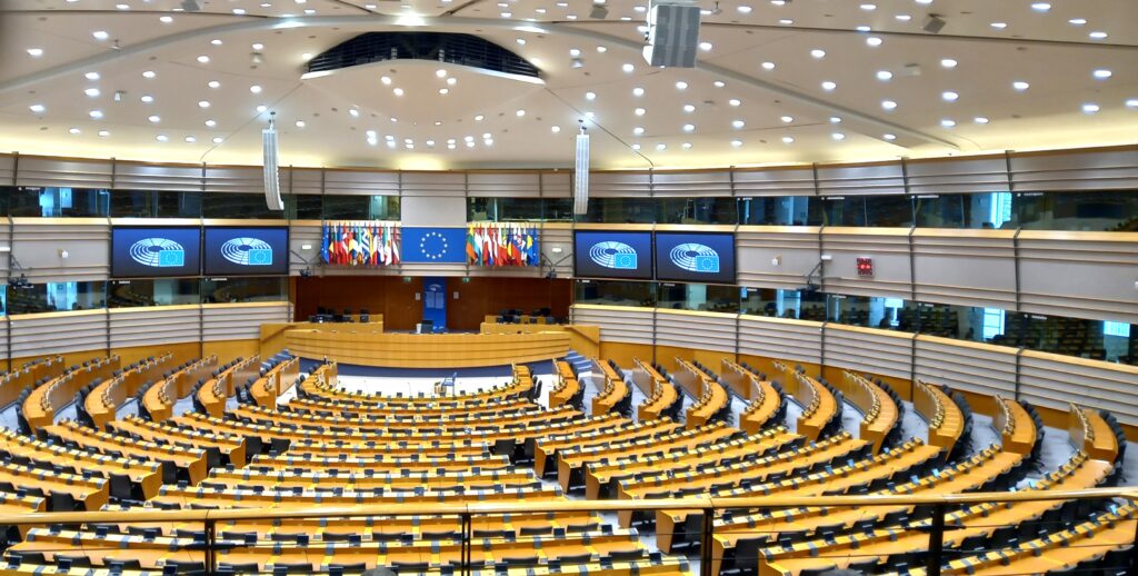 Das EP in Brüssel mit aktuell nur leeren Sitzen. - 23.09.2024