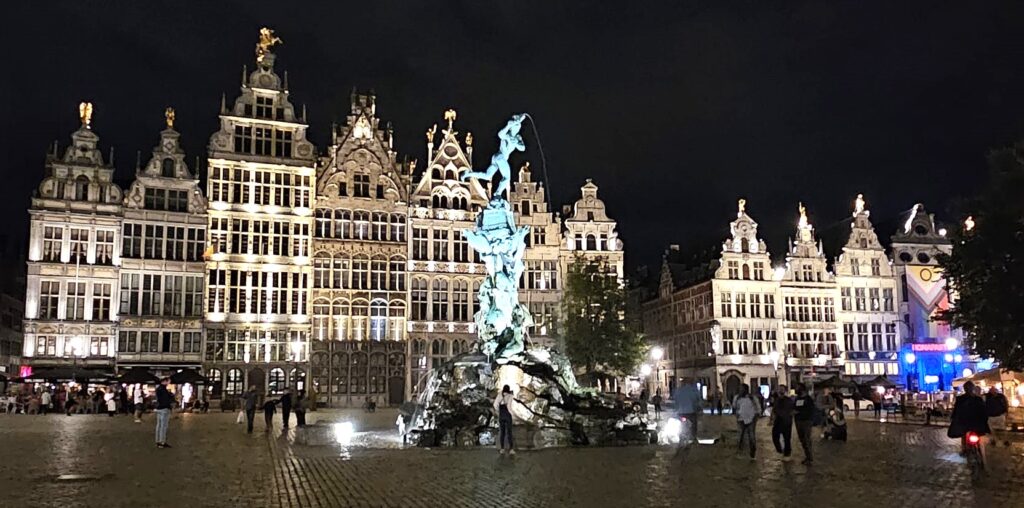 Grote Markt by night mit BRABOBRUNNEN - 22.09.2024
