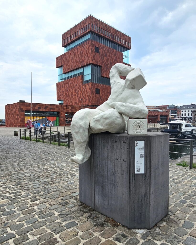 männliche Body-Skulptur beim MAS - 22.09.2024