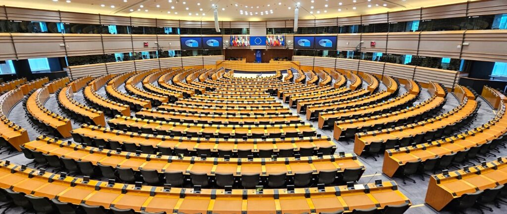 Europäisches Parlament mit Sitz in Strassbourg und Brüssel: Seit der Europawahl 2014 umfasst das Parlament maximal 750 Sitze zuzüglich des Präsidenten, also 751 Abgeordnete - 23.09.2024