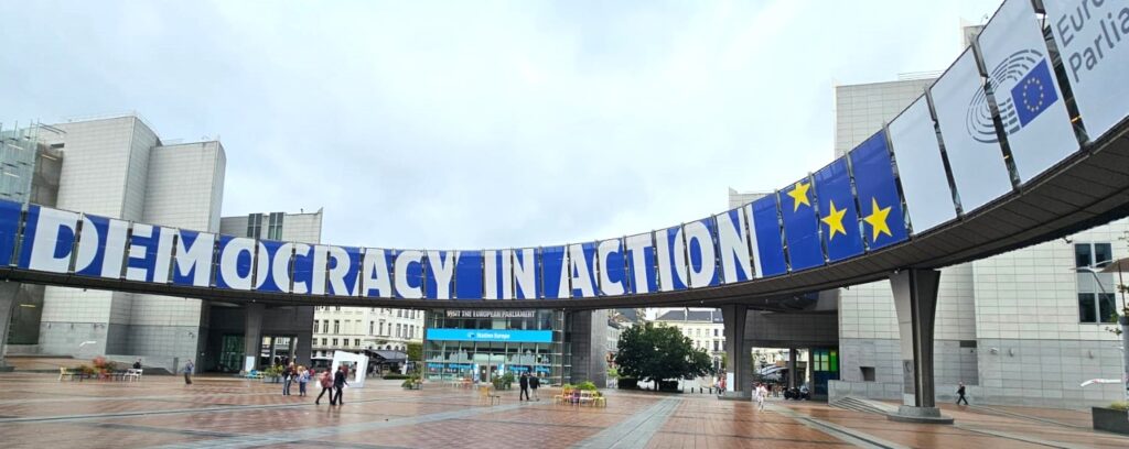 Was sich von unserem Besuch in unser Bewusstsein eingeprägt hat: DEMOCRACY IN ACTION - Hoffen wir das Beste, vor Allem auf baldigen Frieden in der ganzen Welt. - 23.09.2024