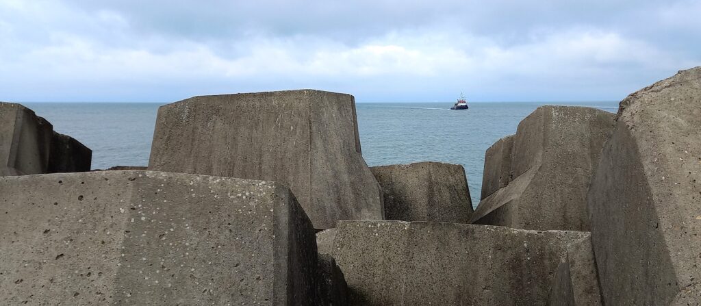 Ostende: Blick auf die Nordsee durch die Ufermauern - 24.09.2024