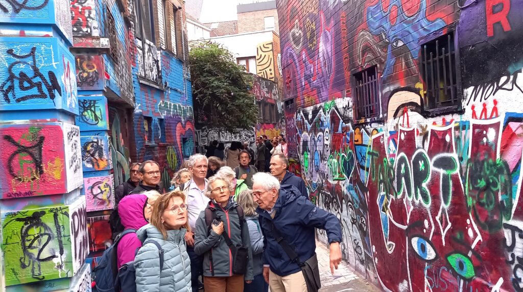 Die Graffiti-Gasse ist ein wandelbares, farbenfrohes Gebiet im Herzen von Gent, in dem solche Street Art geduldet wird. - 24.09.2024