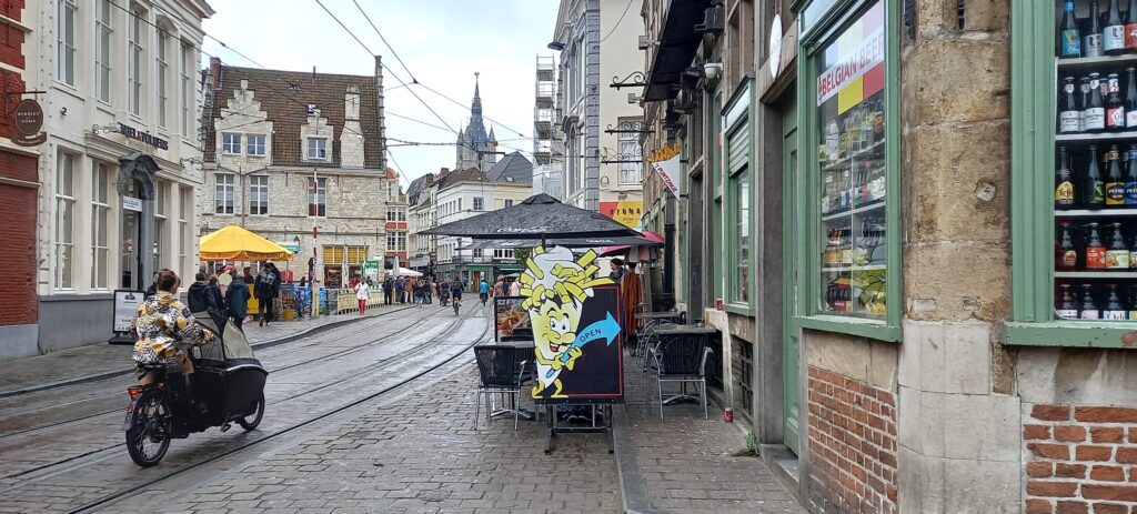 Blick entlang der Genter Tramschienen - 24.09.2024