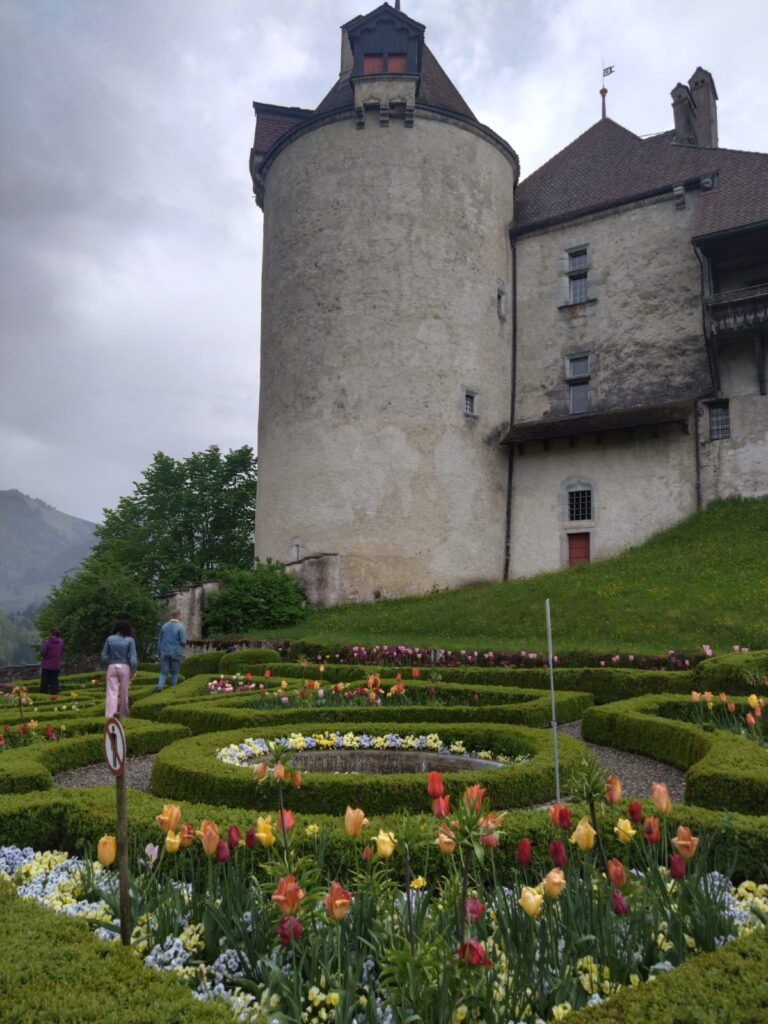Schloss Greyerz: Erbaut von den Grafen von Greyerz im 13. Jahrhundert - 03.05.2025
