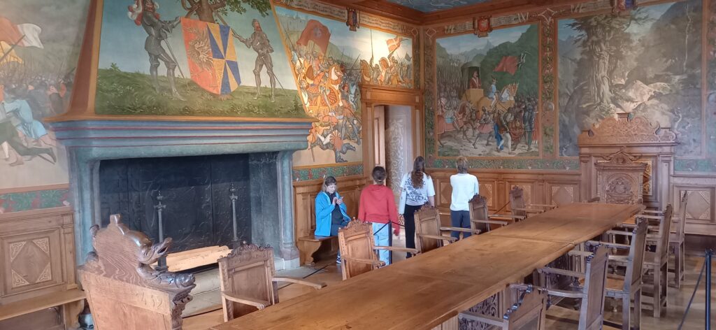 feudal eingerichteter Rittersaal - 03.05.2025