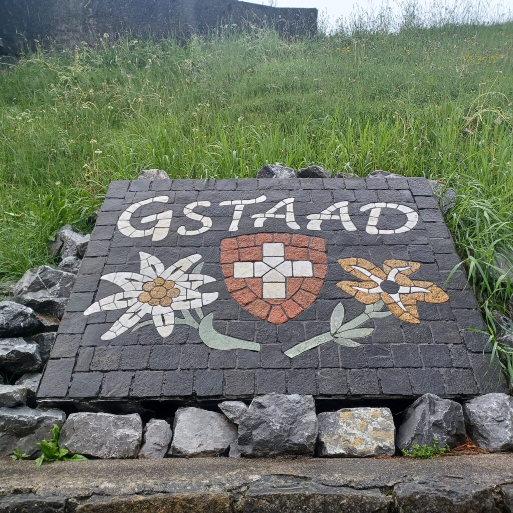 Mittagshalt in Gstaad auf der Rückreise Richtung Zweisimmen - Spiez - Thun - Bern - 05.05.2025