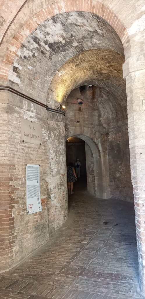 Perugia besitzt eine eindrückliche unterirdische Festungsstadt aus der Mitte des 16. Jhr. - 08.06.2025