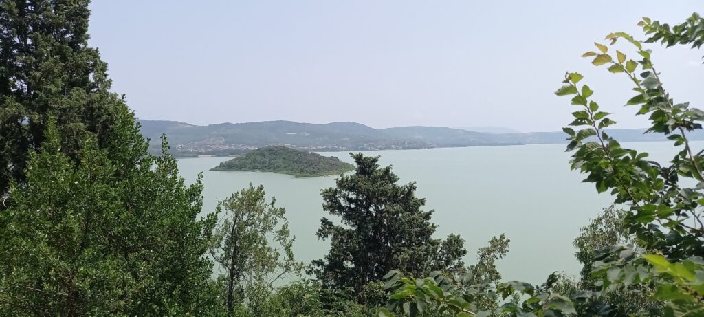Blick von der Isola Maggiore auf den Lago di Trasimeno, einem See ohne Zu- und Abfluss - 09.06.2025