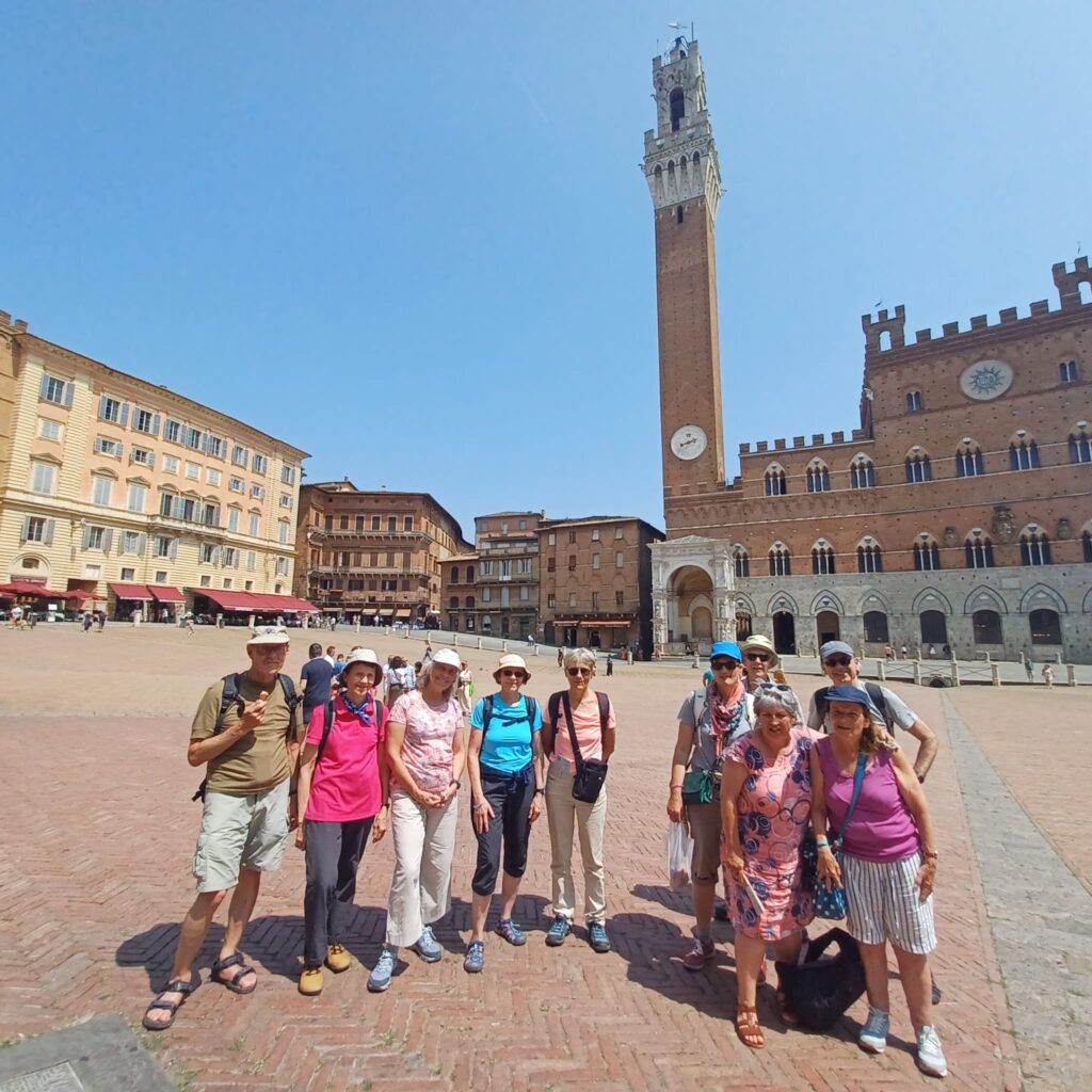 Erinnerungsfoto auf der Piazza del Campo - 12.06.2025
