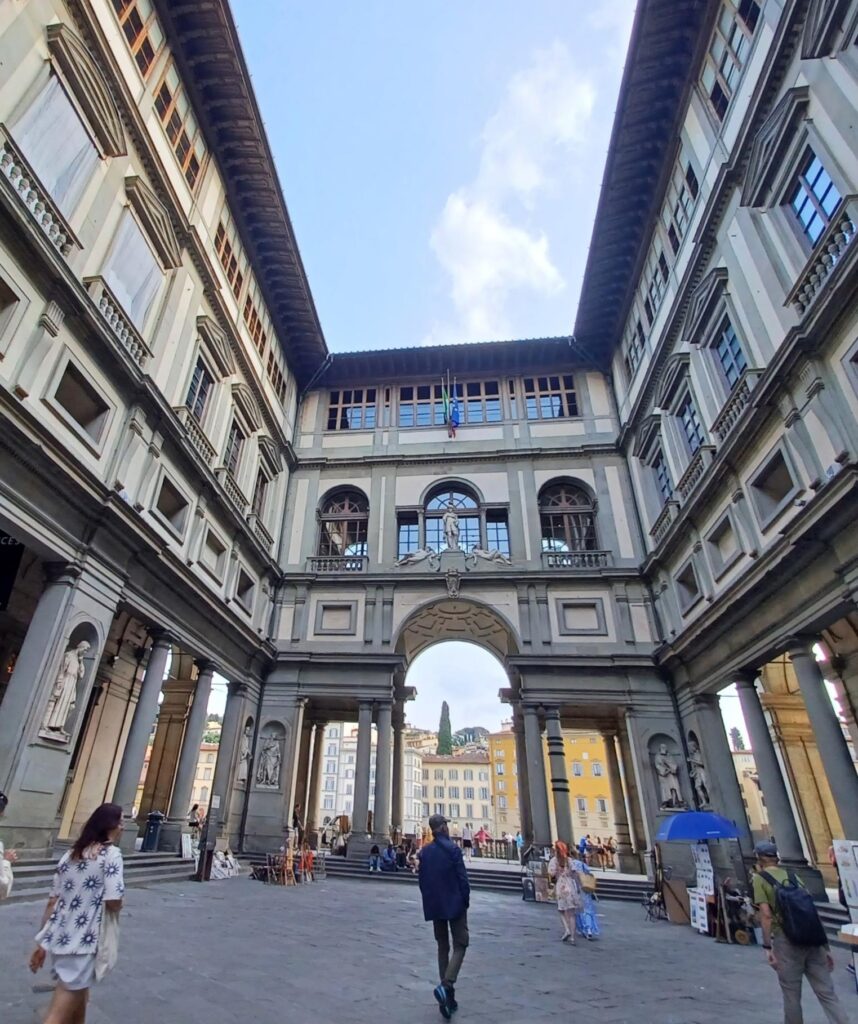 Gallerie degli Uffizi: In diesem Kunstmuseum können viele Werke der bekannten Renaissance-Maler bewundert werden. - 05.06.2025