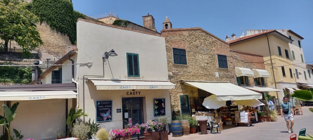 Das hübsche Castiglione della Pescaia mit seinen kleinen Läden - 13.06.2025