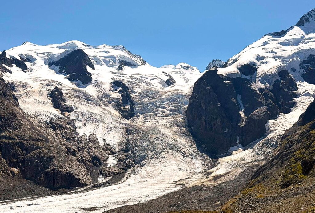 Blick hinunter zum Morteratschgletscher, welcher sich infolge der Klimaerwärmung jährlich ein Stück zurückbildet. - 26.08.2025, Martin