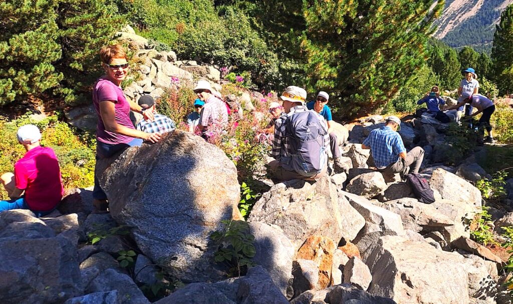 Trinkpause auf dem Aufstieg zur Bovalhütte am wärmsten Tag der Woche - 26.08.2025, Rosa