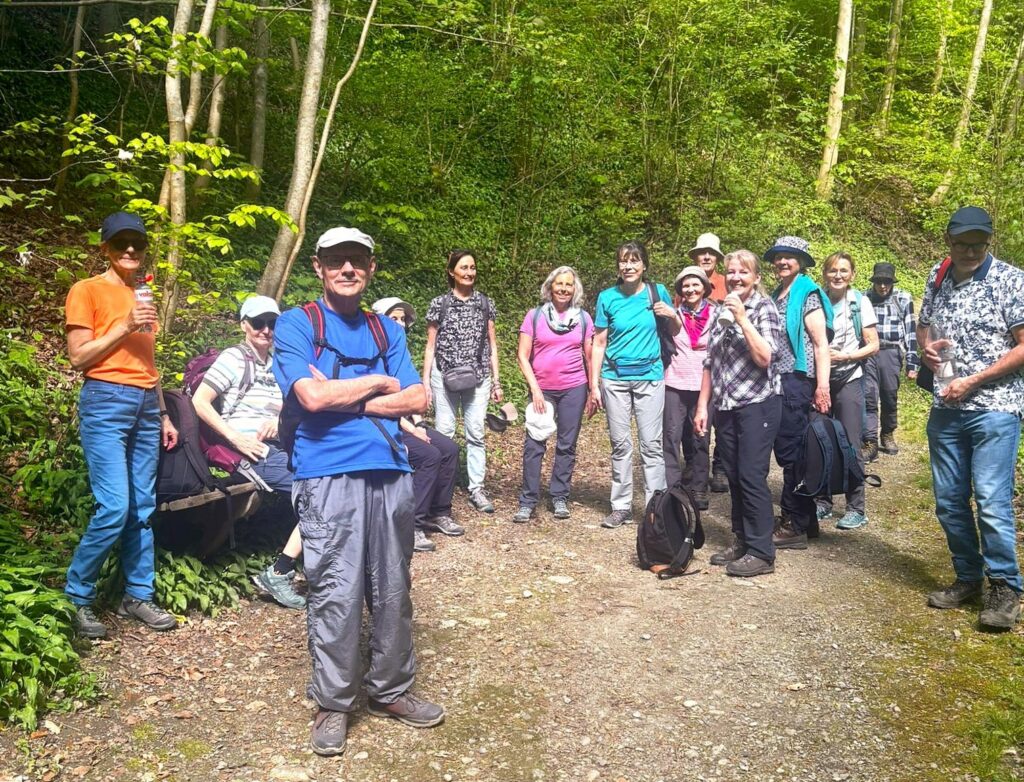 Gruppenbild am Waldrand - 18.04.2026