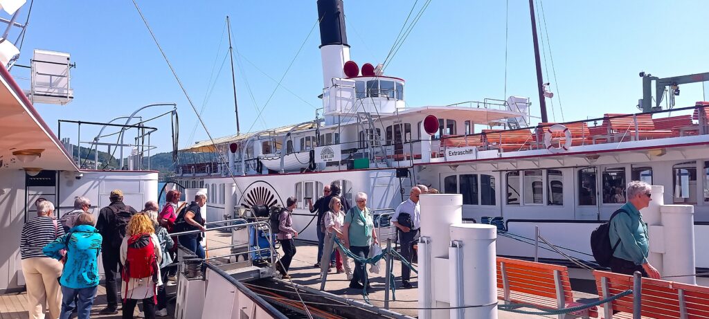 Vom Dampfschiff UNTERWALDEN geht es weiter zum Dampfschiff SCHILLER - 25.04.2026