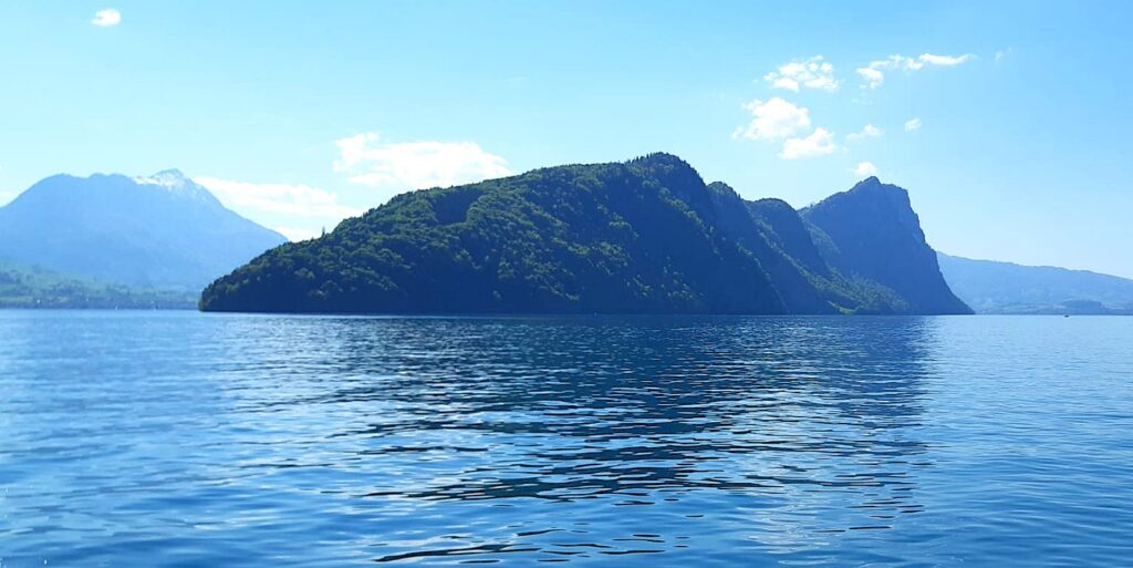 unterwegs auf dem Vierwaldstättersee, mit dem MS FLÜELEN, vorbei am weltberühmten Bürgenstock - 25.04.2026