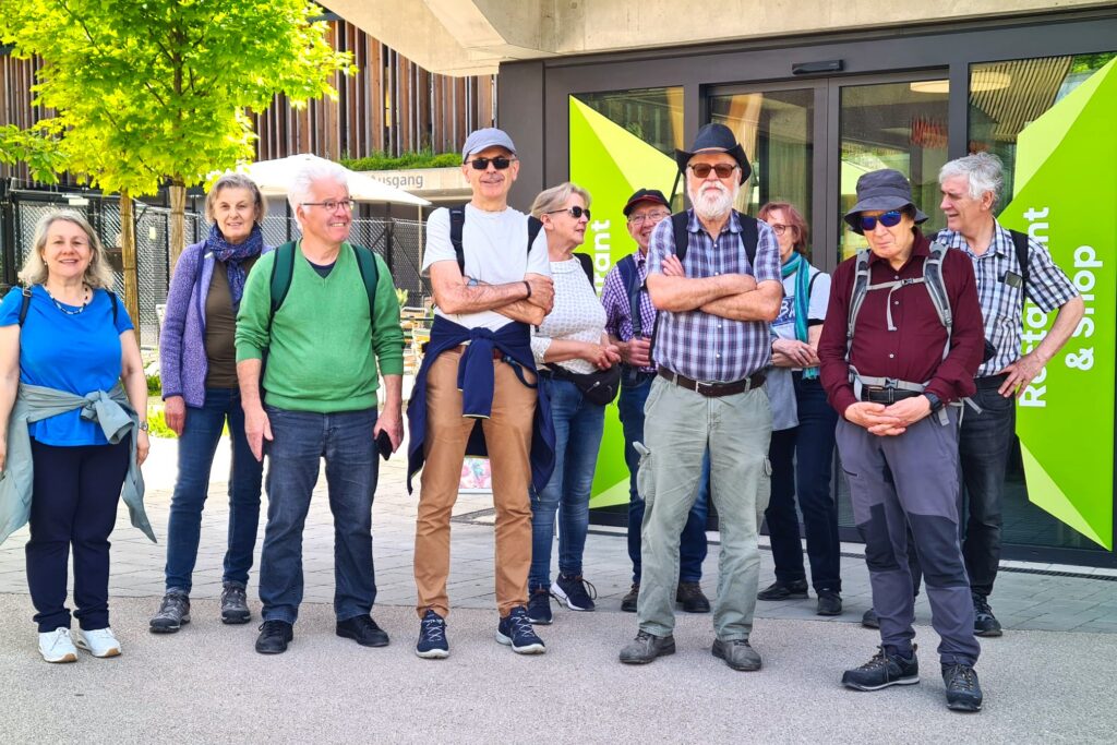 Besammlung der Gruppe vor dem Besucherzentrum - 21.05.2026