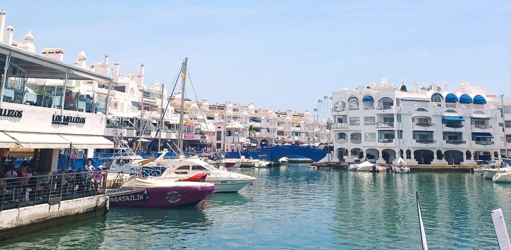 Benalmádena: Ebenfalls touristisch orientierte Nachbarstadt von Torremolinos. Der Ortsname zeigt deutlich eine arabisch-maurische Herkunft. - 07.06.2026