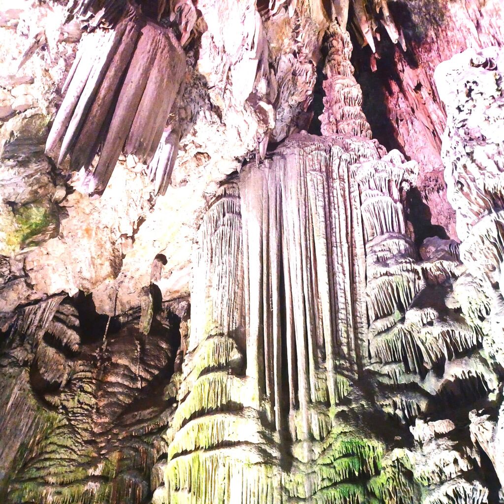 St. Michael’s Cave auf Gibraltar ist der Name eines Kalksteinhöhlensystems auf einer Höhe von 300 Metern über Meer. - 08.06.2026