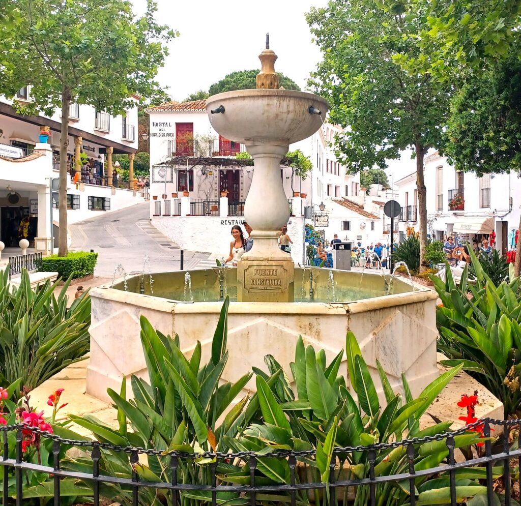Mijas: Auf dem Rundgang durch die hübschen, sehr belebten Gassen - 10.06.2026