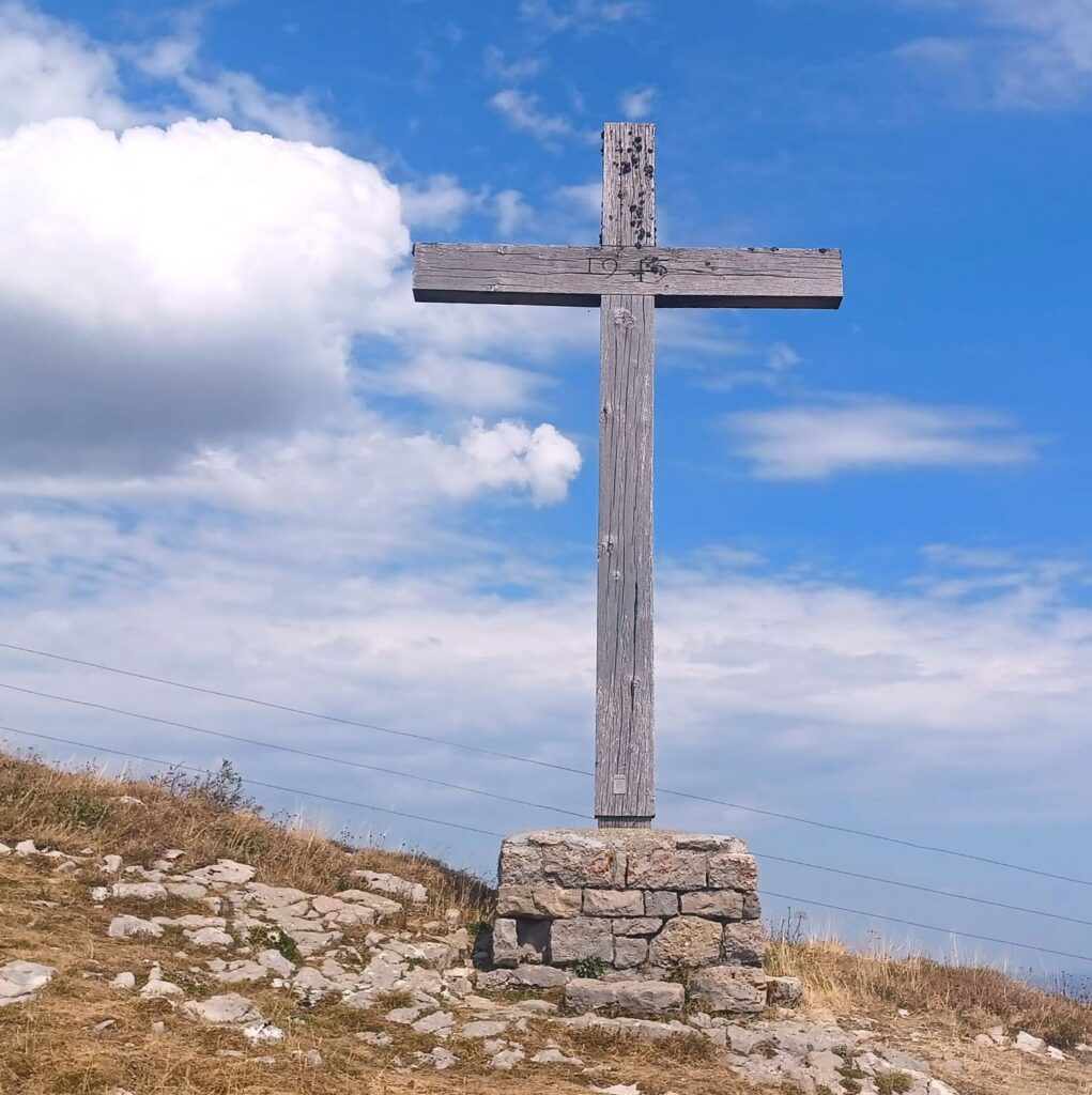 stolzes Gipfelkreuz auf der Röti (ca. 1'400 m) - 15.08.2026