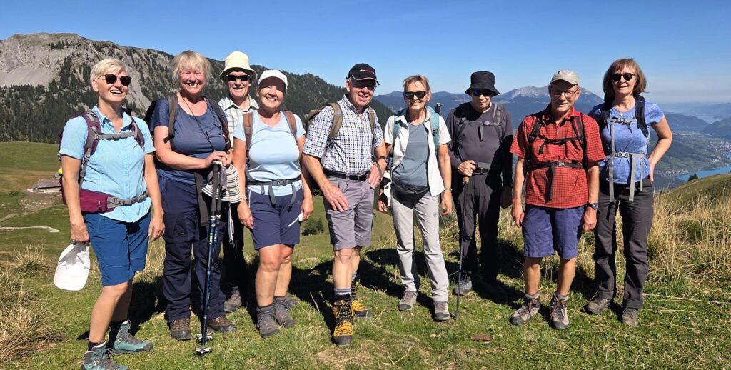 Lauter zufriedene Gesichter sind doch das allerbeste Zeichen für den Erfolg einer Wanderung. Bravissimo!
